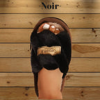 Pantoufles femme noires en fausse fourrure douce – modèle élégant et chaud, parfait pour un confort cocooning à la maison.