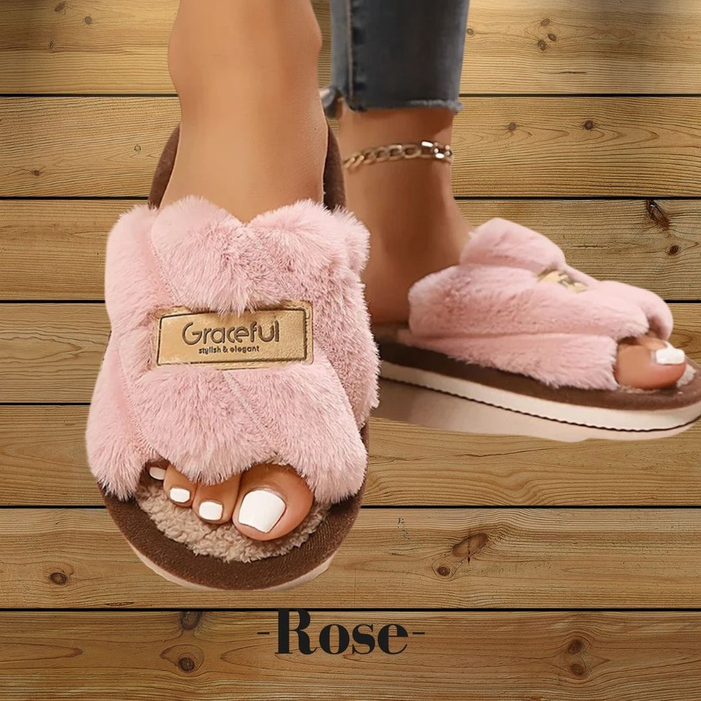 Pantoufles rose femme douces et confortables, intérieur chaud et respirant pour des moments détente à la maison.