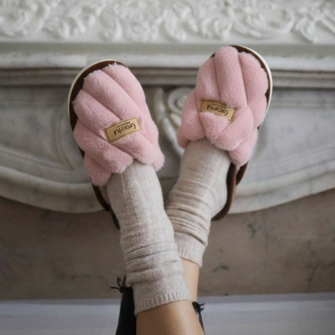 Pantoufles, chaussons femme chaudes, hiver, rose, fausse fourrure, doux, cocooning ambage modèle MARJO souple, antidérapant, détente, sexy, aestetic